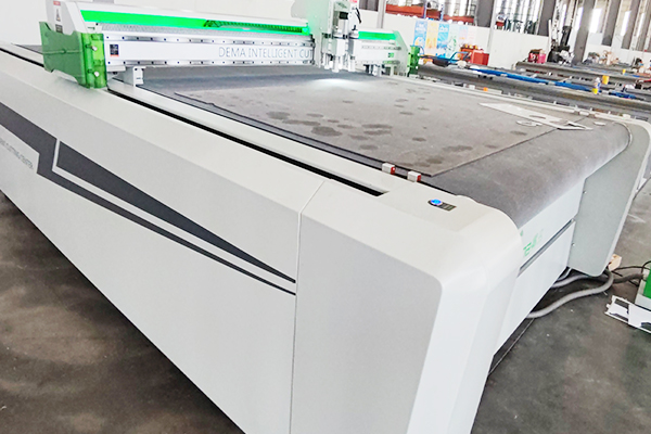 得馬高速裁切機F11