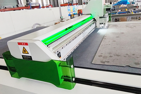 得馬F11高速裁切機(jī)