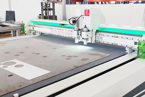 得馬F11高速裁切機(jī)