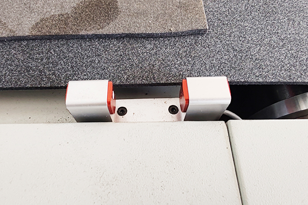 得馬高速裁切機(jī)激光對(duì)刀儀